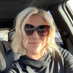 Meet your Posher, Elizabeth